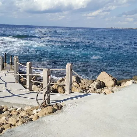 Paphos4U Villa, Kisonerga, 4Br, Seafront, Beach 300M, Private Pool, All Amenities