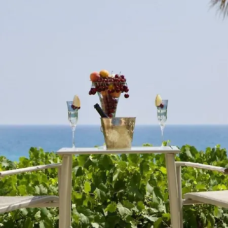 Paphos4U Villa, Kisonerga, 4Br, Seafront, Beach 300M, Private Pool, All Amenities Villa