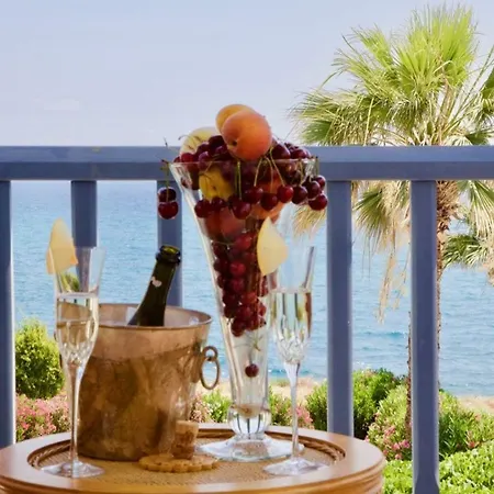 Paphos4U Villa, Kisonerga, 4Br, Seafront, Beach 300M, Private Pool, All Amenities Villa