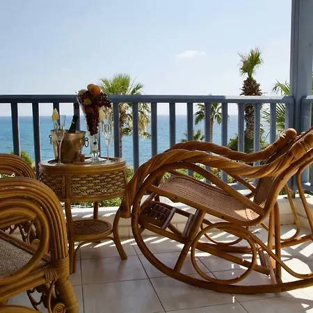 Paphos4U Villa, Kisonerga, 4Br, Seafront, Beach 300M, Private Pool, All Amenities Villa Coral Bay