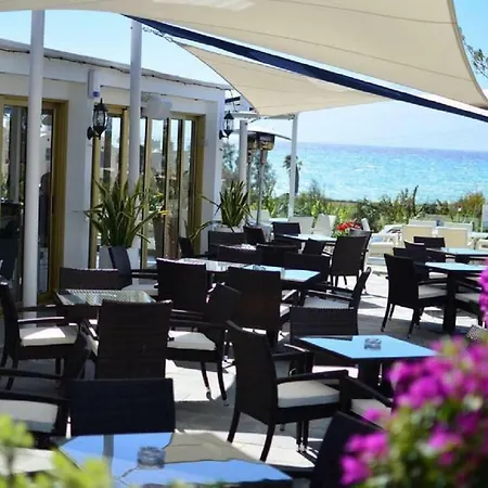 Villa Paphos4U Villa, Kisonerga, 4Br, Seafront, Beach 300M, Private Pool, All Amenities Coral Bay