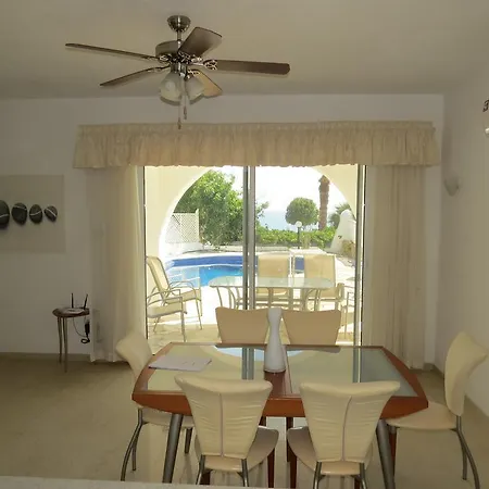 Paphos4U Villa, Kisonerga, 4Br, Seafront, Beach 300M, Private Pool, All Amenities Coral Bay