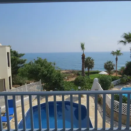 Villa Paphos4U Villa, Kisonerga, 4Br, Seafront, Beach 300M, Private Pool, All Amenities Coral Bay