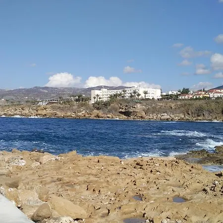 Paphos4U Villa, Kisonerga, 4Br, Seafront, Beach 300M, Private Pool, All Amenities Coral Bay