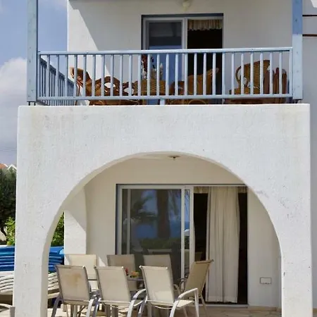 Villa Paphos4U Villa, Kisonerga, 4Br, Seafront, Beach 300M, Private Pool, All Amenities *