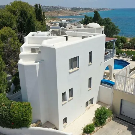 Paphos4U Villa, Kisonerga, 4Br, Seafront, Beach 300M, Private Pool, All Amenities Villa *