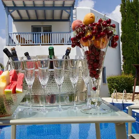 Villa Paphos4U Villa, Kisonerga, 4Br, Seafront, Beach 300M, Private Pool, All Amenities *