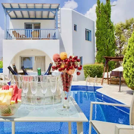 Paphos4U Villa, Kisonerga, 4Br, Seafront, Beach 300M, Private Pool, All Amenities Villa *